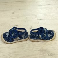 Детски текстилни обувки за ясла с лепки 20 номер, снимка 2 - Детски пантофи - 42766182