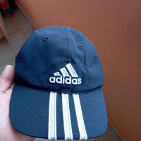 Детска шапка adidas, снимка 1 - Шапки, шалове и ръкавици - 40101645