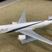самолет Boeing 777-200 EL AL Israel Airlines 4X-ECC Pacmin - мащаб 1:100 (32 см.) пластмасов модел, снимка 1 - Колекции - 32110733