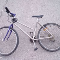 Дамски планински велосипед 26" - 130лв + Вело багажник 20лв. , снимка 1 - Велосипеди - 37788340