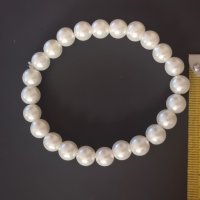 Нежна гривна с бели перли, снимка 4 - Гривни - 29992815