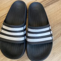 Оригинални юношески черни чехли Adidas ! 35 н, снимка 2 - Детски сандали и чехли - 42050394