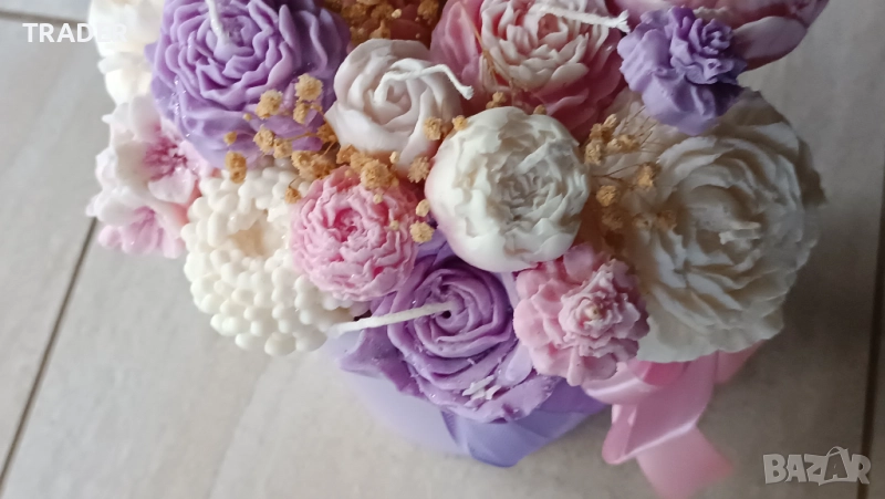 Букет от ароматни соеви свещи под формата на цветя, снимка 1