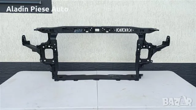 Дебелач за преден панел Hyundai I30 година 2018 2019 2020 2021 2022 2023 код 64105-G4120 , снимка 1