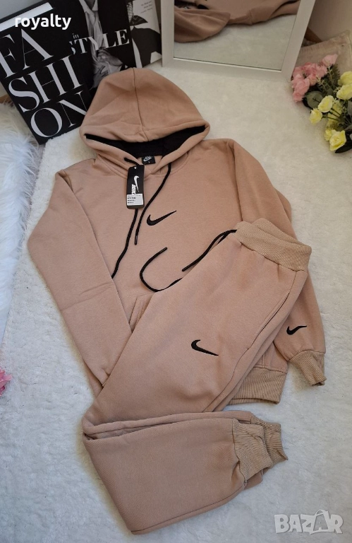 Nike Бежов Ватиран Екип , снимка 1