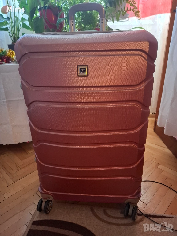 Нов куфар, снимка 1