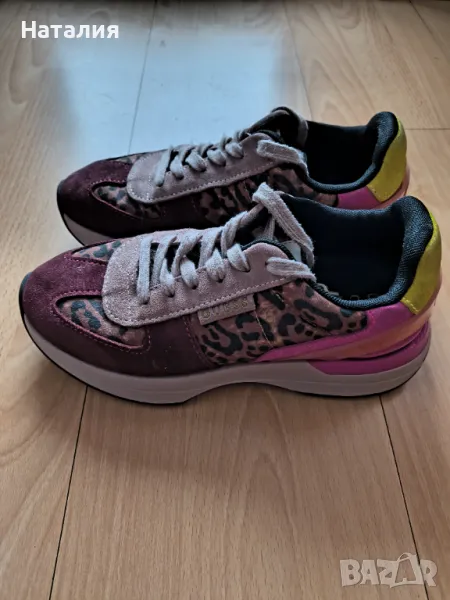 Дамски маратонки на Guess, р.38., снимка 1