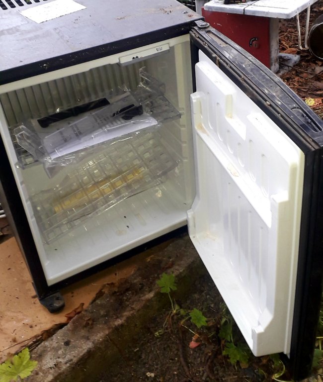 Малък преносим хладилник за автомобил на 220 и 12 волта в Други в гр. Стара  Загора - ID34398738 — Bazar.bg
