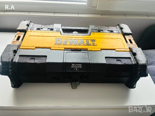Радио Dewalt Tough system