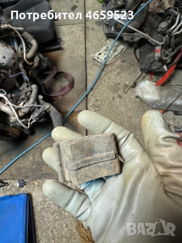 Омекотител и изолатор за преден капак на Ауди Audi A8 D4 H4 само за 10лв. 4h0823721b