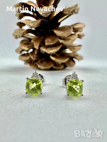 Сребърни обеци с естествен перидот 