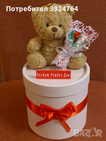 Кутия за подарък декорация мече с букет от сатенени рози
