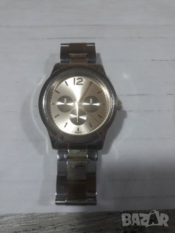 Часовник Avon с позлатен мотив , снимка 1 - Луксозни - 31365554