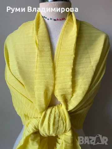 Жълт шал от 100 % коприна, снимка 4 - Шалове - 54035154