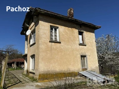 Двуетажна къща с двор на Центъра на с. Владиня, снимка 6 - Къщи - 51304745