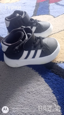 Детски маратонки Adidas, снимка 4 - Детски обувки - 52233469