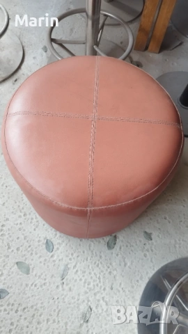 Табуретка кожена, снимка 2 - Дивани и мека мебел - 54160082