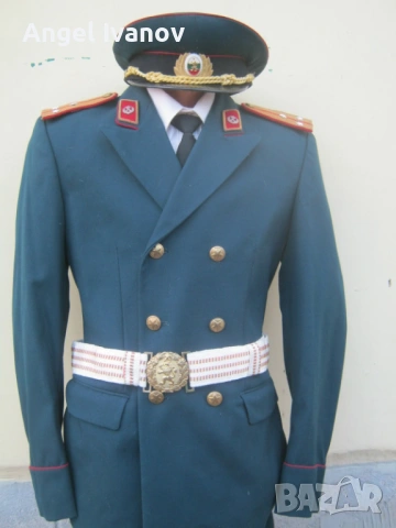 Парадна офицерска униформа, снимка 2 - Антикварни и старинни предмети - 54240461