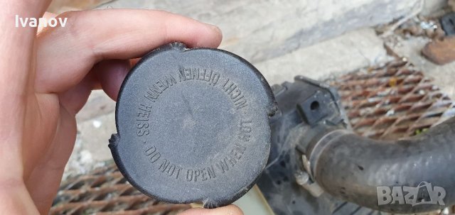 Капачка радиатор за бмв е36 казанче разширителен съд маркуч водно съединение датчик бмв е36 , снимка 1