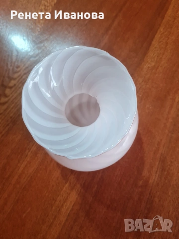 Прекрасна, винтидж стъклена ваза от остров Мурано , снимка 2 - Антикварни и старинни предмети - 54170581