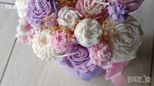 Букет от ароматни соеви свещи под формата на цветя