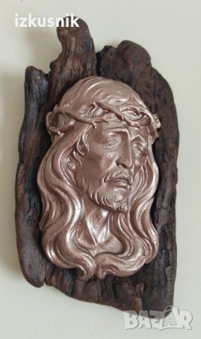 Христос – барелеф върху старо дърво