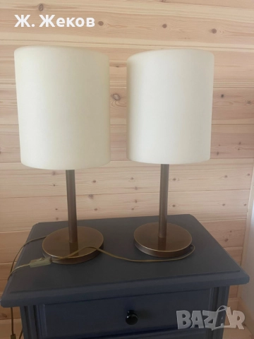Две настолни лампи