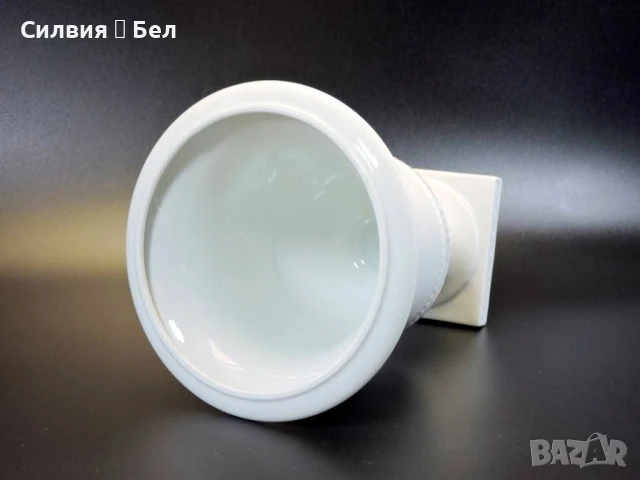 Ваза на крак бял класицизъм Фюрстенберг 1950, снимка 3 - Вази - 51120917