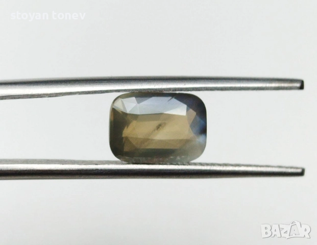 Александрит с великолепен променящ се цвят 1.03кт.! Сертифициран! Нов!, снимка 6 - Други - 51970029