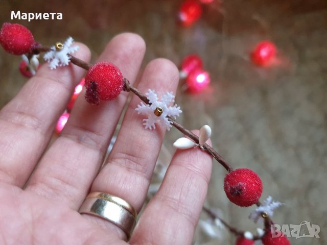 Коледно венче за глава в бяло и червено Венче със снежинки Ръчна изработка Аксесоари Венец за глава , снимка 3 - Аксесоари за коса - 38463580