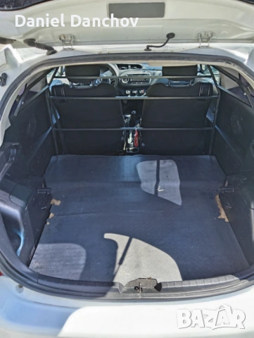 Toyota yaris 1.0 vvti 2013г, снимка 8 - Автомобили и джипове - 54099500