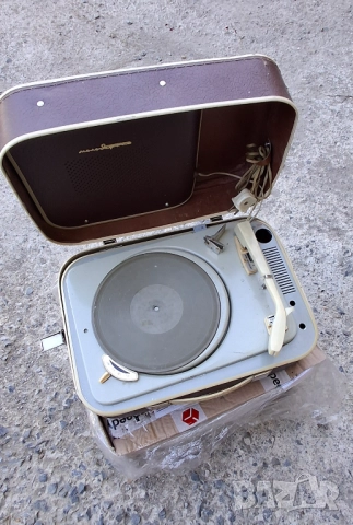 Антикварни грамофони-куфари Fonica, Petti, Молодежний и други, снимка 15 - Грамофони - 52830026