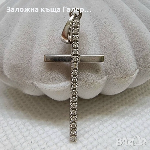 Стилен златен кръст с фианити от бяло злато 585 – изискан и блестящ аксесоар!