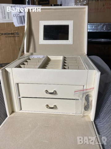 Заключваща се кутия за бижута, снимка 7 - Бижутерийни комплекти - 53130568