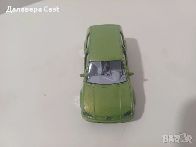 1/43 Volkswagen Golf 4 Bburago Italy , снимка 4 - Колекции - 54337105