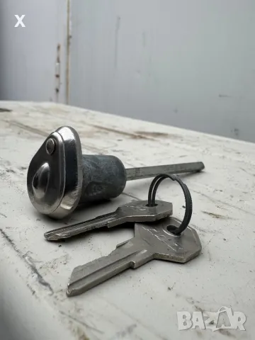 КЛЮЧАЛКА ВРАТА ВОЛГА 21 ГАЗ 21 НОВ СССР