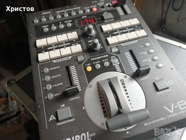 ROLND-EDIROL V-8, снимка 1