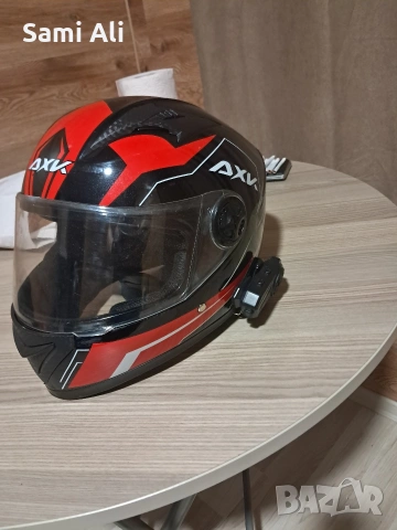 продавам каска за мотор каските не се ползва много