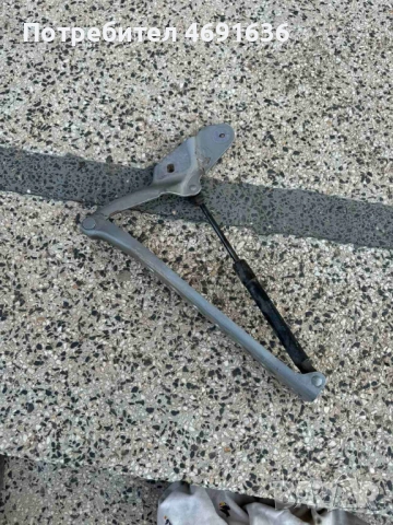 Комплект лява панта на преден капак на Ауди Audi A8 H4 D4 само за 40лв. 4h0823301d 4h0823359d, снимка 3 - Части - 52898866