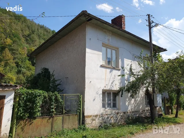 Къща в село Лопян