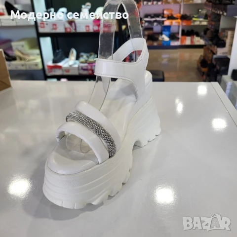 Дамски сандали на платформа в бяло , снимка 3 - Сандали - 50724676