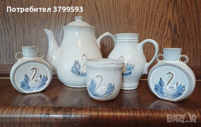 Керамичен чайник, каничка, чаши с лебеди