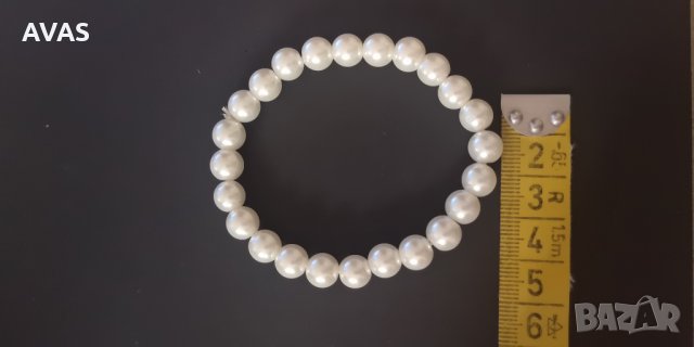 Нежна гривна с бели перли, снимка 4 - Гривни - 29992815