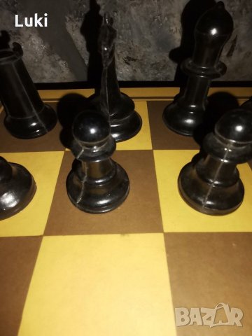 Два стари бакелитени шаха и пулове за табла, снимка 3 - Шах и табла - 30353245