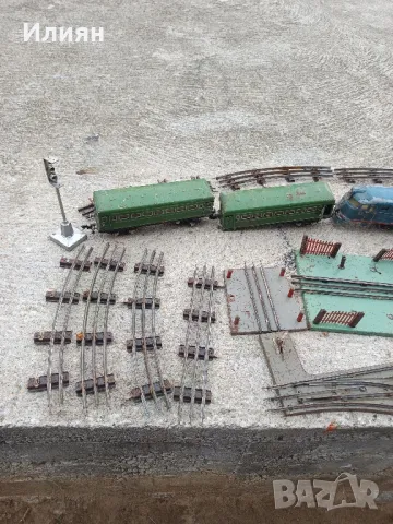 Локомотив вагони и релси , снимка 3 - Антикварни и старинни предмети - 49544026