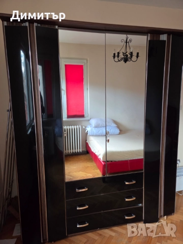 Гардероб Трикрилен Модерен Огледало