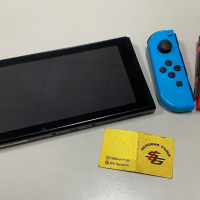 Конзола NINTENDO SWITCH (WITH NEON RED & NEON BLUE JOY-CONS) , снимка 2 - Nintendo конзоли - 44790000