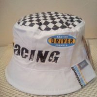 Бяла Детска лятна шапка Racing, снимка 1 - Шапки, шалове и ръкавици - 29228467