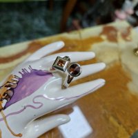 Прекрасен изключително красив антикварен сребърен дамски пръстен с гранати , снимка 2 - Пръстени - 44508160