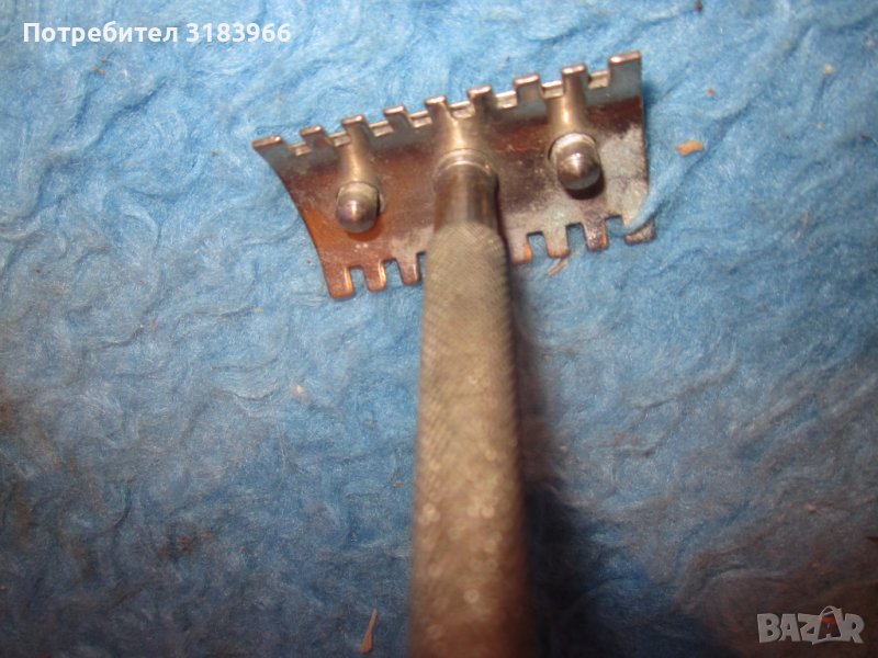 стара самобръсначка в метална кутия., снимка 1